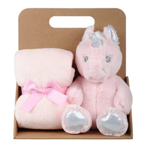 Coffret peluche licorne avec son plaid personnalisable, vendu par rêves de fil.