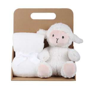 Coffret peluche mouton avec son plaid personnalisable, vendu par rêves de fil.