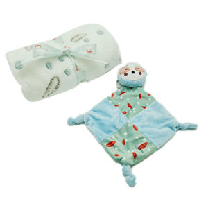 Coffret doudou paresseux Léo avec son plaid personnalisable vendu par rêves de fil.