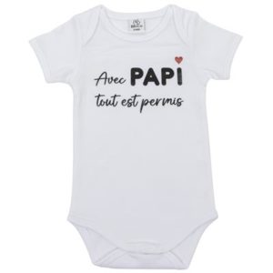 Body à message "Avec papi tout est permis" couleur blanc, vendu par Rêves de fil.