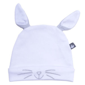 Bonnet naissance pur coton "Petit Lapin" couleur blanc, vendu par Rêves de fil.