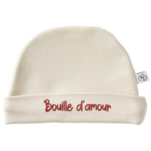 Bonnet naissance pur coton "Bouille d'amour" couleur sable, vendu par Rêves de fil.