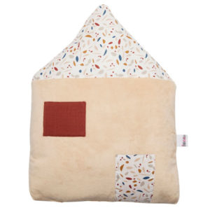 Coussin déco forme maison pour la chambre de bébé collection Portofino, vendu par Rêves de fil.