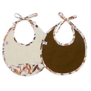 Lot de 2 bavoirs naissance collection Caramel Forest, vendu par Rêves de fil.