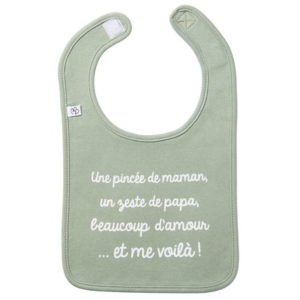 Bavoir à message "Une pincée de maman, un zeste de papa", vendu par Rêves de fil.