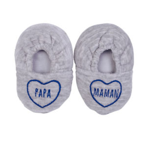 Chaussons velours brodé "Maman & Papa", vendu par Rêves de fil.