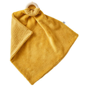 Doudou bi-matière avec anneau de dentition en bois naturel couleur moutarde, vendu par Rêves de fil.