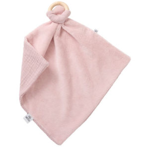 Doudou personnalisable de dentition bi-matière avec anneau de dentition en bois naturel couleur rose pétale, vendu par Rêves de fil.