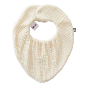 Un joli bandana absorbant en gaze de coton et éponge bambou à personnaliser, couleur mousse de lait. Vendu par Rêves de fil.