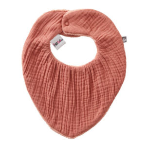 Un joli bandana absorbant en gaze de coton et éponge bambou à personnaliser, couleur marsala. Vendu par Rêves de fil.