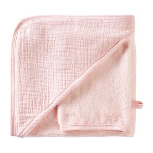 Cape de bain + gant, collection Mix & Match, dimensions 70x70 cm, couleur rose blush. Vendu par Rêves de Fil.