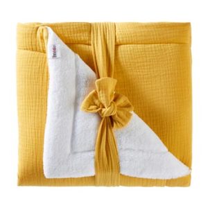 Couverture peluche double gaze et microfibre, collection Mix & Match, couleur moutarde. Vendu par Rêves de Fil.