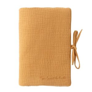 Protège carnet de santé collection Mix & Match, couleur noisette. Vendu par Rêves de fil.