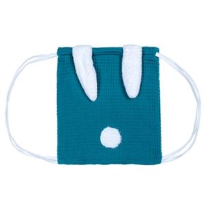 Sac à dos lapin pour enfant en coton nid d’abeille. Couleur vert paon et dimensions 27x30cm. Vendu par Rêves de Fil.