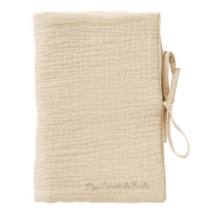 Protège carnet de santé personnalisable en gaze de coton biscuit vendu par rêves de fil.