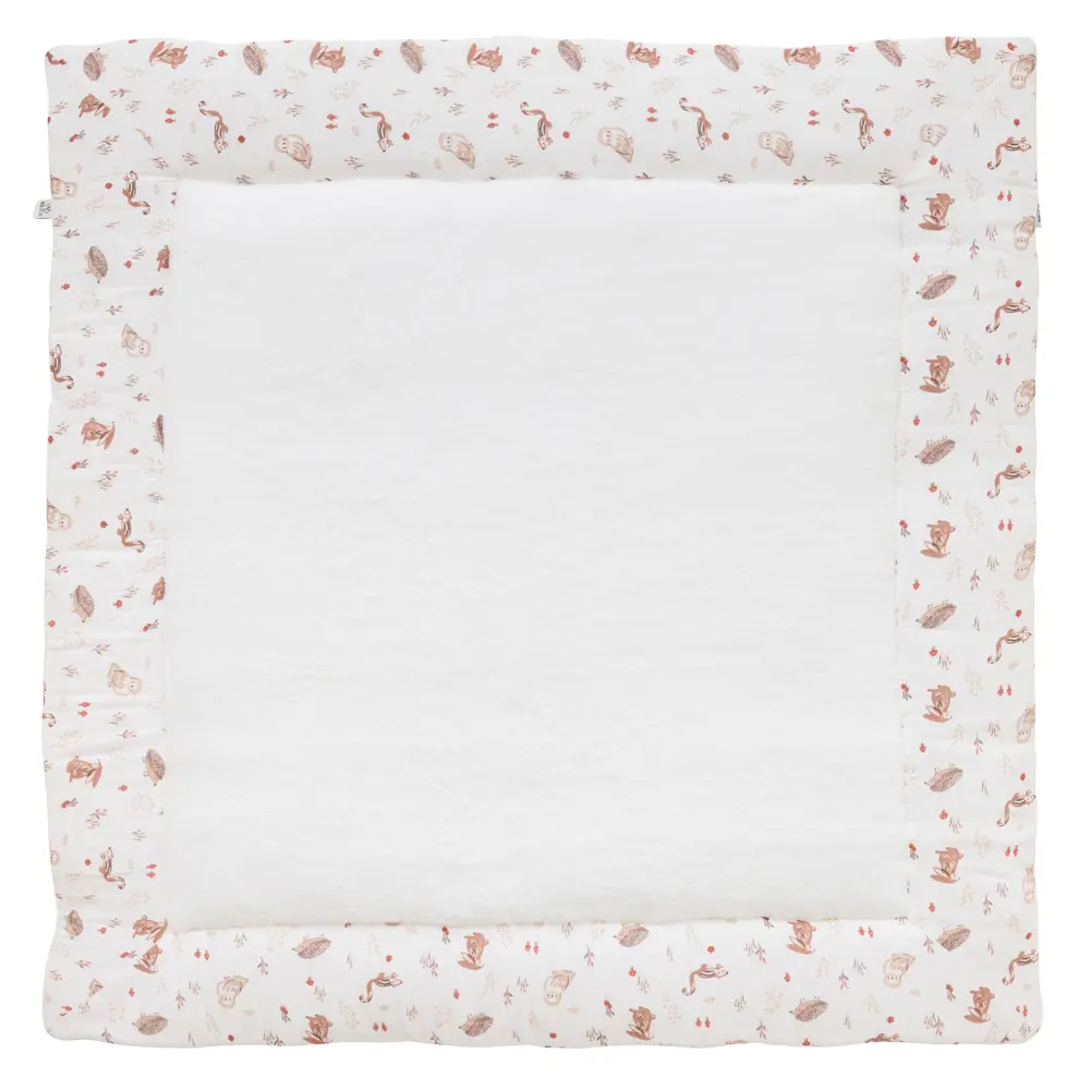 Un tapis réversible et ouatiné, idéal pour décorer la chambre et offrir à bébé un espace de jeu confortable et moelleux.