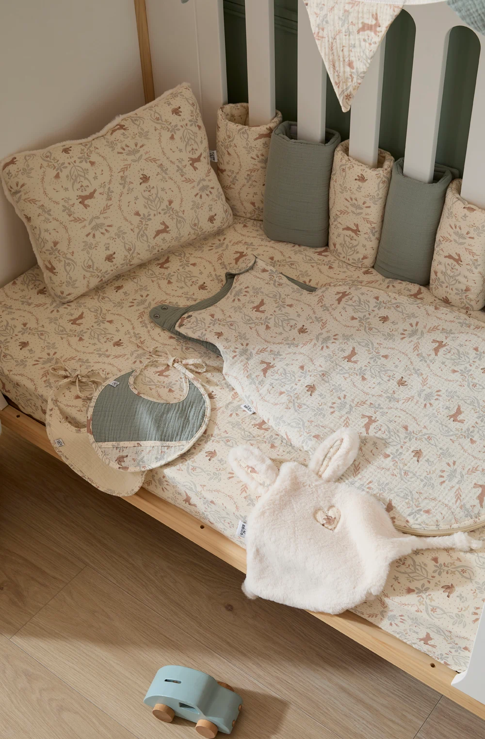Tour de lit modulable & respirant – Enchanted Garden