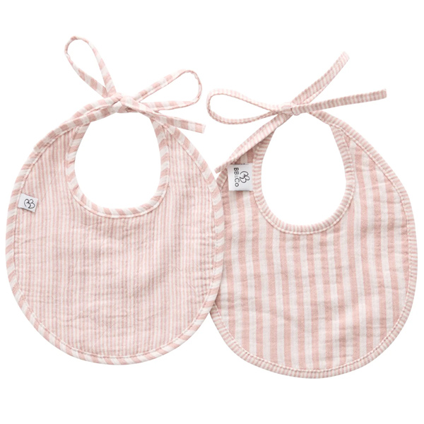 Lot de 2 bavoirs naissance rayé vieux rose – Soft Stripe de BB&Co vendu par rêves de fil