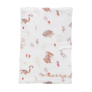 Un protège carnet de santé en pur coton légèrement rembourré, pratique et élégant pour accompagner bébé au quotidien.
