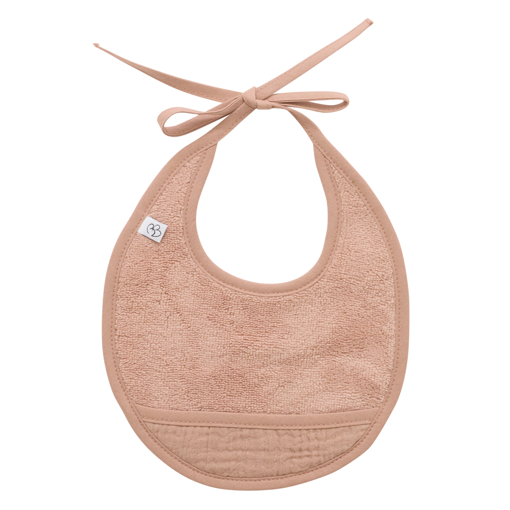 Bavoir naissance bambou et gaze de coton, couleur Mocha. Vendu par Rêves de Fil.