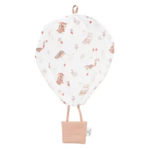 Une montgolfière décorative en coton à suspendre, idéale pour sublimer la chambre de bébé avec poésie.